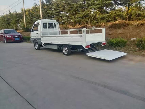 8桶尾板自卸車(chē)