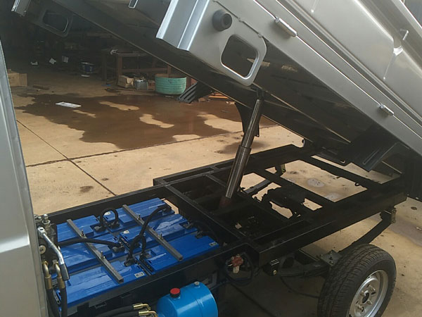 電動(dòng)環(huán)衛(wèi)車(chē)