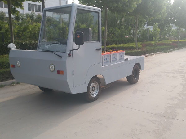 電動(dòng)牽引車(chē)